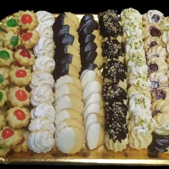 Vassoio di dolci artigianali misti di mandorla e al burro